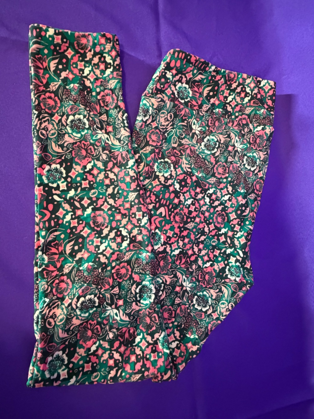 NWOT LuLaRoe Women’s Tall and Curvy TC Leggings Pink and Green Floral Print